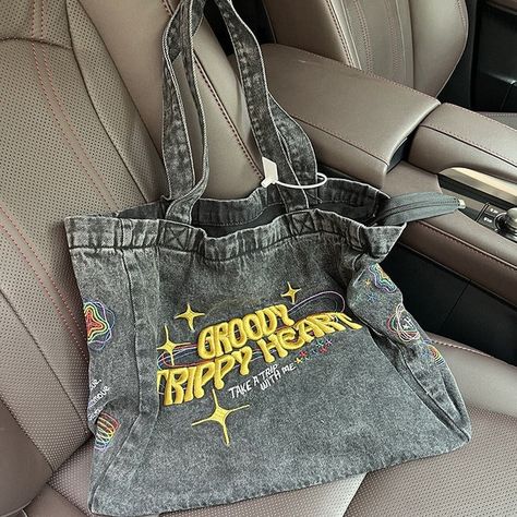 Grunge Style Aesthetic, Bags Embroidery, Gothic Mode, Bag Jeans, Denim Embroidery, Denim Bags, Female Shoulder, Hello Kitty Bag, Bag Pack