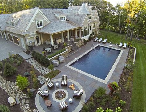 Make an extraordinary impact with these abstract yet dramatic swimming pool designs - Hike n Dip Pool And Patio, Backyard Layout, Beautiful Yards, Large Backyard, Dream Pools, Hus Inspiration, Pool Design, Dream Backyard, Cool Ideas