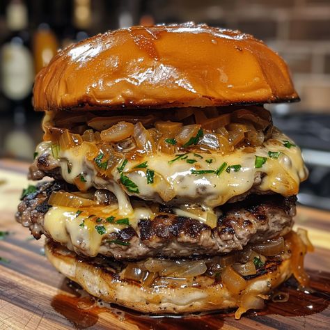 French Onion Soup Burgers: A Match Made in Flavor Heaven - Flavor Nectar French Onion Hamburgers, French Onion Soup Burgers, Onion Soup Hamburger Recipe, Onion Hamburgers, French Onion Soup Burger Recipe, French Onion Soup Burger, French Burger, Onion Soup Burgers, Caramelized Onion Burger