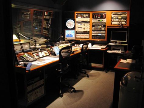 Former LA ABC affiliate radio station control room. Control Room Design, Radio Studio, Recording Booth, Control Room, Retro Radio, Furnishings Design, Music Studio, Recording Studio, Room Layout