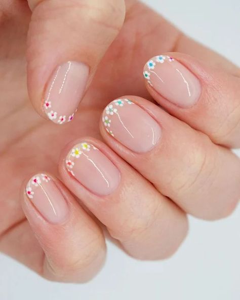 Cottagecore Nails, Girls Nail Designs, Girl Nails, Floral Nail Designs, Floral Nail, Nail Polish Trends, Spring Nail Art, Girls Nails, Simple Nail Designs