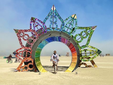 Estilo Burning Man, Burning Man Sculpture, Desert Festival, Burning Man Art, Abstract Painting Diy, Geometric Trees, Burning Man Fashion, Man Design, Black Rock City