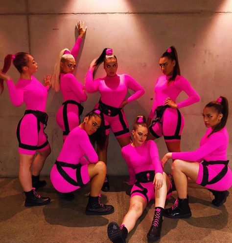 Hiphop Dance Outfit Dancers, Dance Crew Outfits, Hiphop Dance Outfit, Dancehall Outfits, Pink Dance Costumes, Exotic Dancer Outfits Clubwear, Hip Hop Dance Outfits, Pretty Dance Costumes, Dance Style Outfits