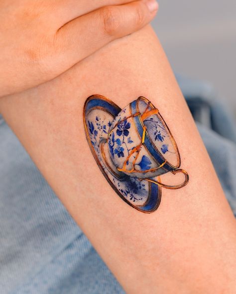 𝗘.𝗻𝗮𝗹 | Blue Floral Porcelain Teacup with Kintsugi Decoration ✨ Thank you :) @e.nal.tattoo @vismstudio | Instagram Kintsugi Tattoo Ideas, Porcelain Tattoo, Kintsugi Tattoo, Teacup Tattoo, Paper Bird, Tattoo Instagram, Blue Tattoo, Gorgeous Tattoos, Paper Birds