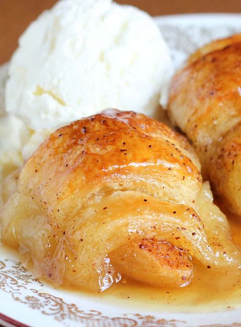 Apple Streudel, Apple Crescent Rolls, Crescent Roll Apple Dumplings, Easy Crescent Rolls, Apple Dumpling Recipe, Apple Dumpling, Crescent Recipes, Apple Dumplings, Crescent Roll Recipes