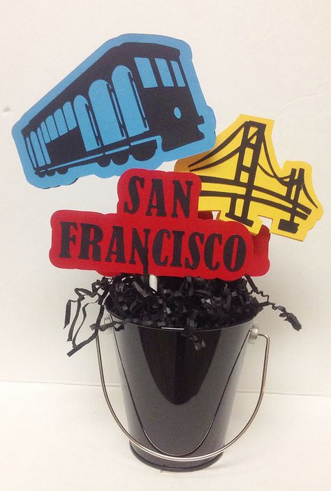 San Francisco theme table decoration | Flickr - Photo Sharing! San Francisco Party Theme, 8th Grade Dance, California Roadtrip, Great American Road Trip, San Francisco State University, Theme Cookies, Travel Party Theme, Grad Ideas, Party Tables