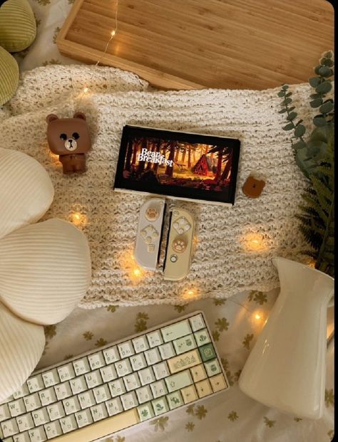 Brown Setup Gaming, Cosy Gaming, Gaming Pictures, Aesthetic Gaming, Cozy Gamer, Vibe Rooms, Game Setup, Best Gaming Setup, Cozy Gaming