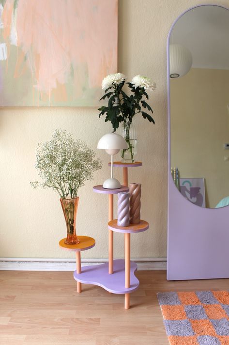 Marble Plant Stand – Flower and plant stands can be beautiful when the flora that is on them is eye-catching. Flower stands that are Colorful Plant Stand, Thrift Store Home Decor, Bedroom Wall Decor Ideas, Cute Furniture, Deco Studio, Home Decor Ideas Living Room, Funky Decor, Wall Decor Ideas, Bedroom Wall Decor