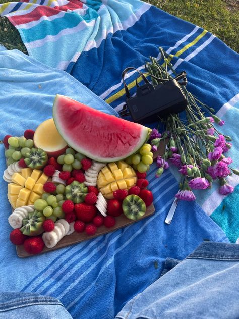 Fruit Platter Picnic, Fruit Platter Aesthetic, Fruit Picnic Aesthetic, Aesthetic Fruit Bowl, Fruit Bowl Aesthetic, Dates Fruit Aesthetic, Picnic Fruit Aesthetic, Spring Picnic Aesthetic Food, Picnic Birthday Party Aesthetic Beach