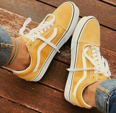 Adidas Shoes Outfit, Vans Shoes Fashion, Vans Aesthetic, Yellow Vans, Sneaker Trend, Sneaker Outfits, Fresh Shoes, Hype Shoes, Sneakers Mode