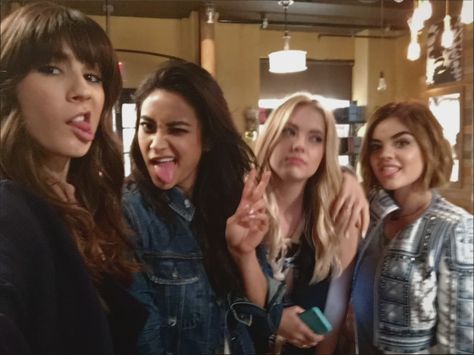 5 Years Forward REUNION ♥ Pretty Litter, Pll Cast, Ezra Fitz, Hanna Marin, Spencer Hastings, Casting Pics, Pretty Little Liars, Best Shows Ever, Serie Tv