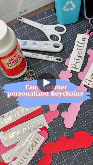 Faux Leather Diy Crafts, Cricut Permanent Vinyl Projects, Keychain Holder Diy, Faux Leather Keychain Cricut, Cricut Faux Leather Projects, Faux Leather Cricut Projects, Cricut Keychain Ideas, Faux Leather Keychains, Leather Keychain Diy