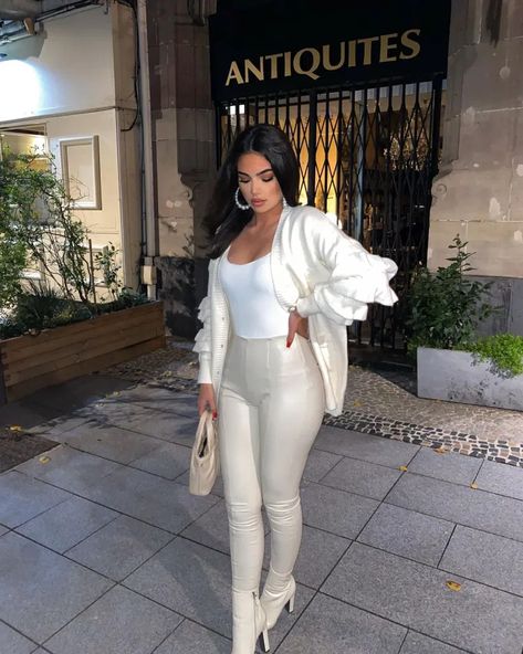 Ivory Leather Pants Outfit, White Leather Pants Outfit, White Leather Pants, Angela Jones, Leather Leggings Outfit, Leather Pants Outfit, Office Casual Outfit, Glam Outfit, Cute Spring Outfits