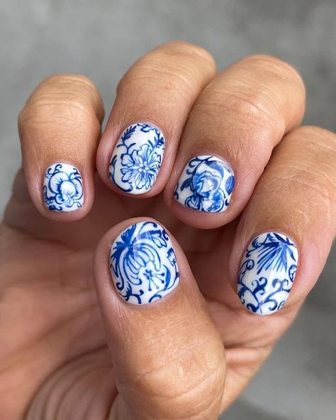 Porcelain Nail Designs, Thai Nail Art, Porcelain Nails Design, Blue Porcelain Nails, China Nails Design, Thai Nails, Septiembre Nails, Porcelain Nail Art, Phoenix Nails