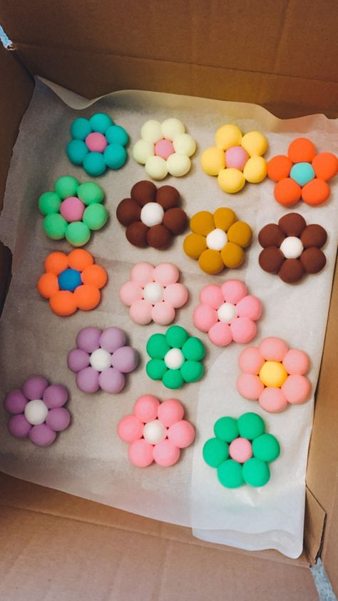 Air Dry Clay Ideas Flowers, Easy Clay Flowers, Clay Ideas Flower, Super Light Clay Ideas, Clay Crafts Flower, Diy Market Display, Light Clay Ideas, Super Clay Ideas, Clay Flowers How To Make Easy