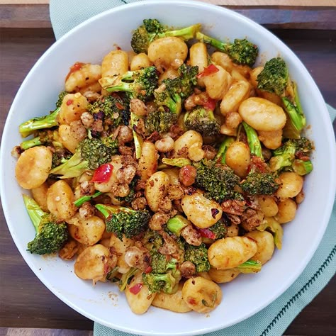 PAN FRIED GNOCCHI WITH BROCCOLI AND CHICKPEA CRUMBLE Gnocchi Broccoli, Gnocchi With Broccoli, Fried Gnocchi, Pan Fried Gnocchi, Gluten Free Gnocchi, How To Cook Gnocchi, Fried Broccoli, Vegan Dinner Recipes Easy, Lentil Pasta