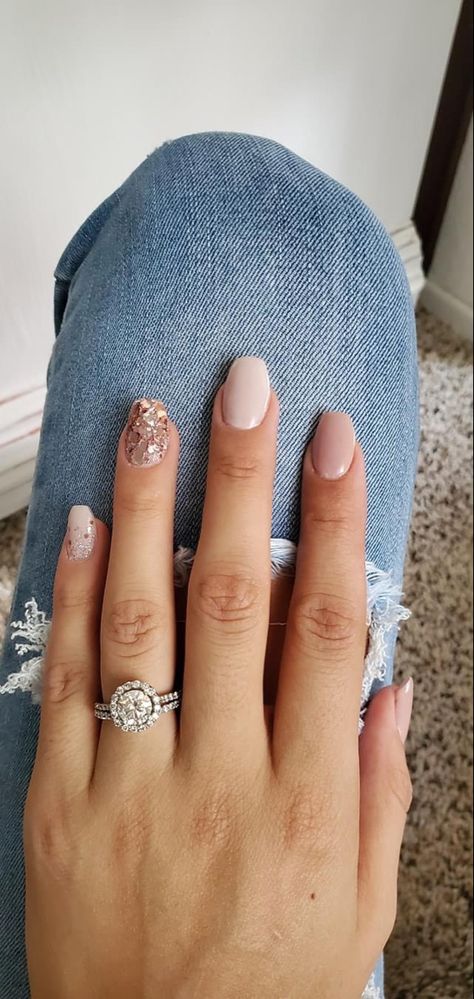 Classy Dip Nail Ideas, Cute Short Dip Nails Designs, Blush Prom Nails, Boho Dip Nails, Cute Bridesmaid Nails, Maternity Picture Nail Ideas, Bridesmaid Nails Fall Wedding, September Nail Ideas Dip Powder, Fall Nails Ideas Dip Powder Ombre