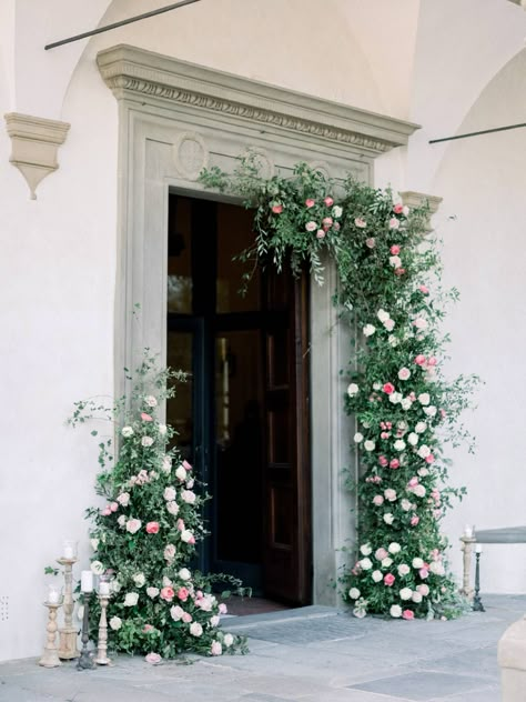 Wedding Door Decorations, Romantic Italian Wedding, Wedding With A View, Church Entrance, Wedding Church Decor, Romantic Italian, Church Wedding Flowers, Floral Archway, Florence Wedding