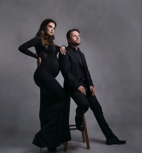 Black Tie Maternity Shoot, Modern Maternity Photography, Maternity Photo Shoot Ideas Couples Studio, Elegant Maternity Shoot With Husband, Couple Maternity Pictures Studio, Maternity Studio Photoshoot Ideas, Embarazo Aesthetic, Casual Maternity Shoot, Classy Maternity Shoot