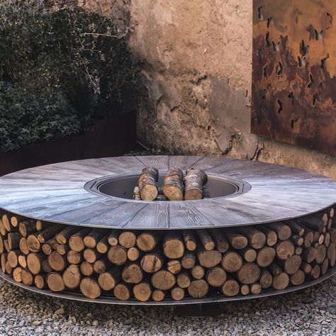 Modern Fire Pit Ideas, Fire Pit Coffee Table, Outdoor Fire Pits, Backyard Fire Pit, Modern Fire Pit, Wood Fire Pit, Round Fire Pit, Fire Painting, Stone Fire Pit