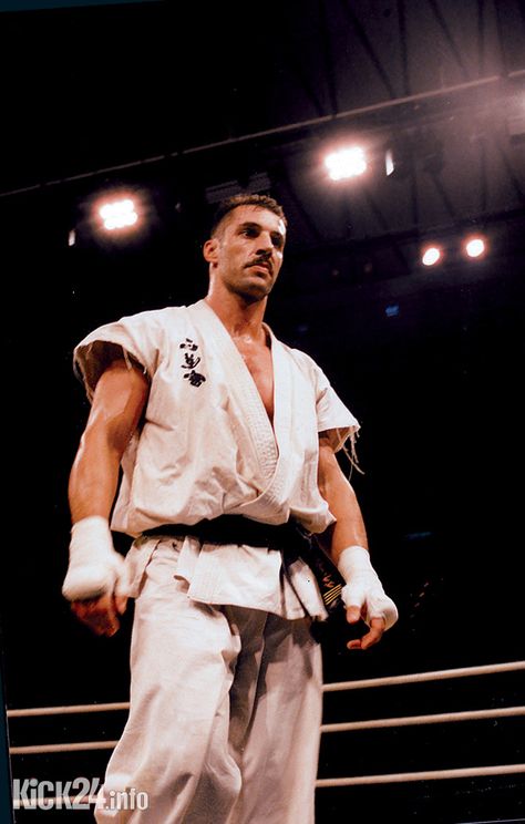 Andy Hug. Karate and K1 kickboxing world champion from Switzerland. RIP Andy Hug, Blue Belt Jiu Jitsu, Martial Arts Gi, Muay Thai Martial Arts, Fighter Workout, Kyokushin Karate, Kung Fu Martial Arts, Karate Gi, Karate Martial Arts