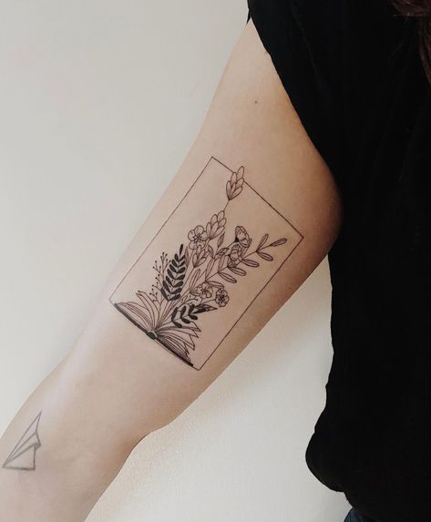 Best Feminine Tattoos, Bookish Tattoos, M Tattoos, Literary Tattoos, Red Ink Tattoos, Gorgeous Tattoos, Red Tattoos, Floral Tattoo Design, Back Tattoo Women