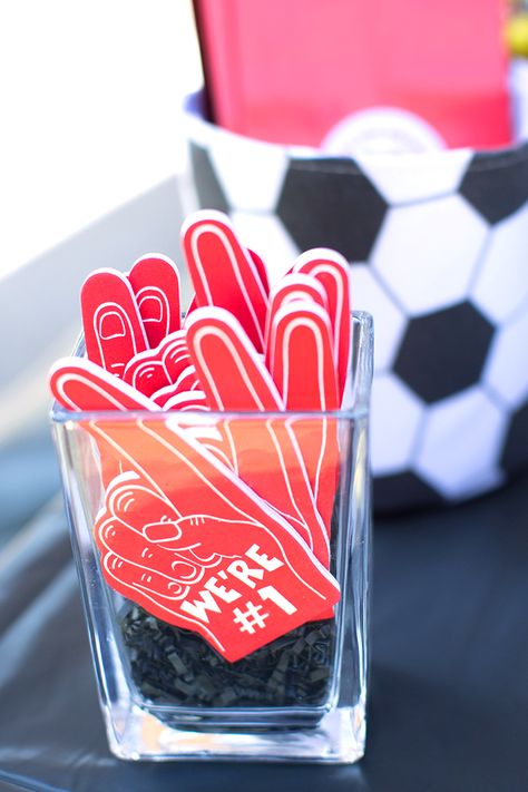 Sports Theme Birthday Party, Style Kendall Jenner, Sports Party Favors, Baseball Ideas, Football Parties, Sport Videos, Sports Theme Birthday, Foam Finger, Sports Birthday Party