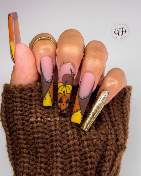 Orange Nails Glitter, Fall Themed Nails, Turkey Nails, Ideas For Autumn, Black Halloween Nails, Holloween Nails, Themed Nails, Thanksgiving Nail Designs, Halloween Acrylic Nails