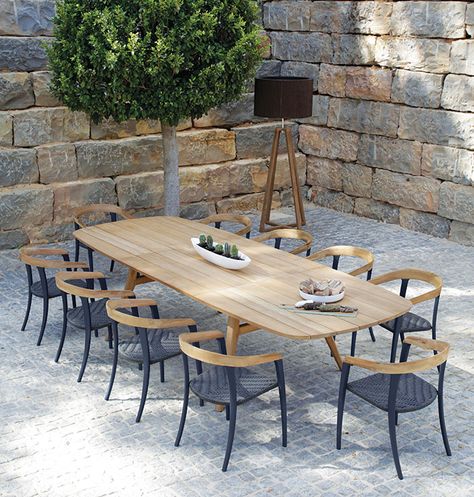 Swoon-worthy furniture that presents a strong argument for staying outside. | Colorado home design and architecture, outdoor living spaces, outdoor dining, al fresco dining tables and furniture, backyard spaces Meja Outdoor, Modern Outdoor Dining, Royal Botania, Luxury Outdoor Furniture, Garden Table And Chairs, Contemporary Furniture Design, Contemporary Garden, Backyard Spaces, Modern Outdoor Furniture