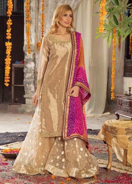 Golden Suit With Contrast Dupatta, Bridal Sharara Designs, Lehnga Kurti, Sharara Designs For Wedding, Chunri Dupatta, Weading Dress, Organza Sharara, Mehandi Dress, Bridal Sharara