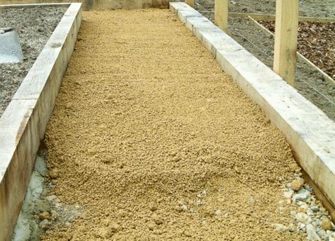 Self Binding Gravel Driveways, Self Binding Gravel Patio Ideas, Gravel Path Ideas, Gravel Garden Path Ideas, Hoggin Path Garden, Self Binding Gravel Garden, Self Binding Gravel Path, Gravel Pathway Ideas, Gravel Border Ideas