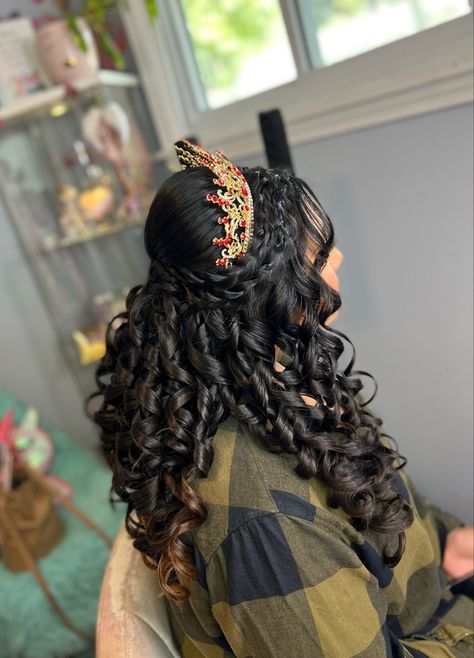 Quince hairstyle curls with braids. Hairstyles For 15 With Crown, Curl Hairstyles For Quince, Sweet 15 Hairstyles Curls Long Curly, Hairstyles For Quince, Quinceanera Hairstyles For Long Hair, Quinceanera Hairstyles With Crown Curls, Quince Hair Braid, Quince Hairstyles With Crown Ponytail, Quinceanera Hairstyles With Crown