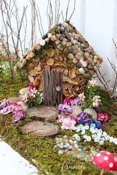 Fairy Garden Containers, Indoor Fairy Gardens, Fairy Tree Houses, Fairy House Diy, Fairy Garden Crafts, Fairy Garden Designs, Faeries Gardens, Mini Fairy Garden, Fairy Tree