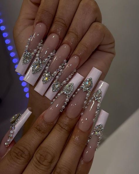 LAS VEGAS, NV (@nailsbyamairanyy) | Instagram Mc Bling Nails, Baddies Nails Long, Press On Nails Tips, Grad Nails, Bday Nails, Birthday Vibes, Fake Nails Long, Long Press On Nails, Nagel Tips