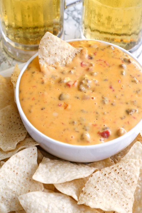 Nacho Cheese Sauce With Meat, Ro Tel Cheese Dip, Sausage Dip Recipe, Nachos Cheese Dip, Slow Cooker Appetizers, Nacho Dip, Potato Nachos, Homemade Egg Rolls, Sausage Dip