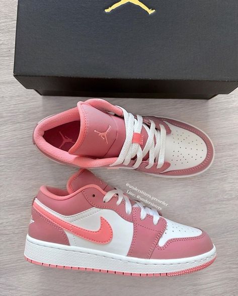 Strawberries And Cream Jordans Outfit, Best Mens Shoes, Nike Rosa, Best Sneakers For Men, Jordan Rose, Casual Sneakers For Men, Shoes For Girl, Mens Shoes Casual, Nike Shoes Women Fashion