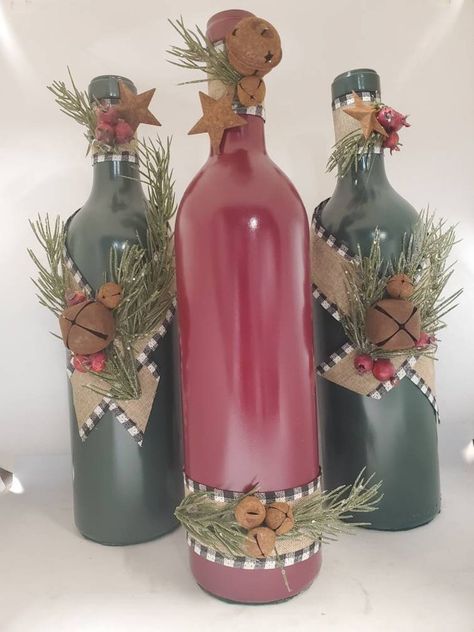 Rustic Christmas Centerpiece - Etsy Canada Xmas Bottle Decoration, Empty Wine Bottle Crafts, Upcycled Wine Bottles, Wine Bottle Christmas Decorations, Christmas Bottles, Wine Bottle Crafts Christmas, Holiday Wine Bottles, Christmas Decorations Centerpiece, Wine Bottle Centerpieces