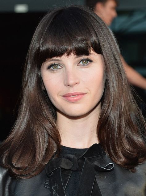 Full Fringe Hairstyles: Felicity Jones How To Cut Fringe, Full Fringe Hairstyles, Elegance Hair, Full Fringe, Oval Face Hairstyles, Felicity Jones, Athletic Hairstyles, Fringe Hairstyles, Long Faces