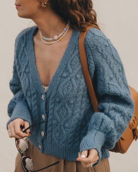 Cropped Chunky Cardigan, Vintage Cardigan Pattern, Blue Cardigan Outfit, Crochet Sweater Coat, Knit Cardigan Outfit, Blue Knit Cardigan, Crochet Sweater Design, Crochet Sweater Dress, Sweaters Winter