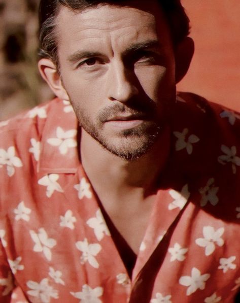 Jonathan Bailey Daily ✨ (@jbaileydaily) on X Jonathan Bailey, Summer Campaign, Orlebar Brown, Actors, Human, Quick Saves