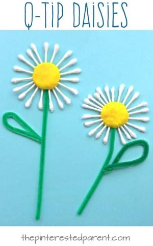 Easy summer craft: a Q-tip daisy! A lovely and easy craft for kindergartners and preschoolers! by angelita Kunst For Barn, Aktiviti Prasekolah, Preschool Creative Art, Spring Crafts Preschool, Kerajinan Diy, Letter Crafts, Aktiviti Kanak-kanak, Crafts Preschool, Spring Crafts For Kids