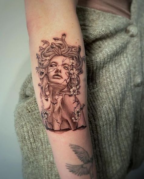 Eleonora Balducchi on Instagram: "Medusa x Morgyn 🐍  Done at @monna.lissa_   * * *  #medusa #medusatattoo #blackandgreytattoo #finelinetattoo #singleneedle #tattooedgirls #tattooedwomen #tattooideas #latattoo #latattooartist" Medusa Ribcage Tattoo, Medusa Tattoo Beautiful, Medusa Mirror Tattoo, Medusa Jellyfish Tattoo, Medusa Shoulder Tattoos For Women, Colored Medusa Tattoo, Medusa Tattoo On Leg, Medusa Flower Tattoo, Medusa Leg Sleeve Tattoo