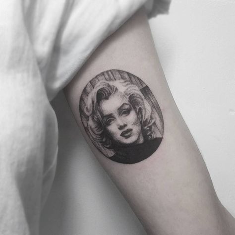 Hollywood Tattoo, Monroe Tattoo, Marilyn Monroe Tattoo, Scandinavian Tattoo, Black And Grey Tattoo, Flame Tattoos, Awesome Tattoo, Floral Tattoo Sleeve, Парные Тату