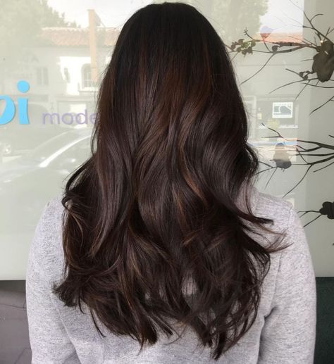 Black Hair with Subtle Brown Balayage Chocolate Hairstyle, チョコレートブラウン ヘアカラー, Dark Chocolate Hair Color, Chocolate Brown Hair Color Ideas, Dark Chocolate Hair, Dark Chocolate Brown Hair, Pelo Cafe, Golden Brown Hair, Brown Hair Shades