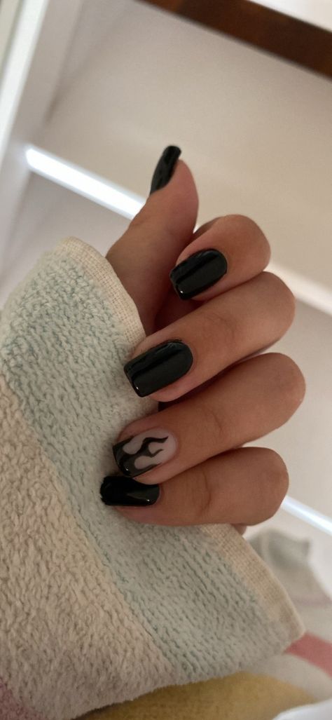 Nail Black Design Simple, Black Nails With Art Designs, Simple Short Acrylic Nails Black, Simple Nails Ideas Square, Easy Summer Short Nails, Black Square Nails With Design, Simple Black Nail Inspo Short, Short Black Nails With Accent Nail, Black And Orange Flame Nails