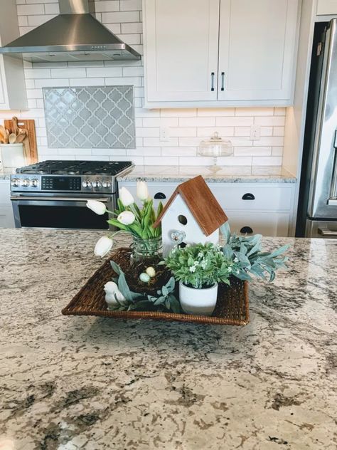 Birdhouse Centerpiece Ideas, Bird Tablescape, Birdhouse Centerpiece, Flowers In A Mason Jar, Cute Birdhouse, Decorating For Spring, Work Decor, Vintage Seed Packets, Eggs Flowers