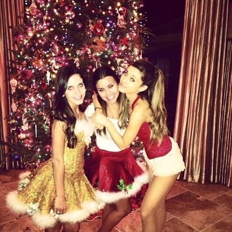 Ariana Grande Christmas, Ariana Grande Bra, Christmas Tumblr, 2010s Aesthetic, 2014 Christmas, Cuffing Season, Ariana Grande Fans, Pink Xmas, Ariana Grande Pictures