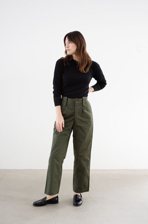 "These olive green pants feature a straight tapered leg, button fly, two front pockets, two back flap pockets, belt loops. High-Rise. Unisex.  Maker: Military  |  Material: 100% Cotton  Condition: Great! Deadstock. A few faint marks on the back. Measurements:  Waist: 29\"  |  Rise: 12\"  |  Hips: 39\"  |  Thigh: 12\" flat  |  Inseam: 28.5\"  |  Leg Opening: 8.25\" Cassie is 5'8\" and wears a modern 0-2 with 25-26\" waist and 36\" hip.  SHOP http://www.rawsonstudio.etsy.com FOLLOW US + instagram | @_rawson + pinterest | rawson *No Returns. Items are eligible for store credit only. We ask that the buyer ship to provided address and a credit code is issued for one year.*" Business Casual Green Pants, Olive Green Cropped Pants Outfit, Styling Olive Green Pants, Military Green Pants Outfit, Kakhi Pants Outfit, Black And Olive Green Outfit, Cargo Pants Outfit Street Style Women, Green Army Pants, Pantalon Vert Olive