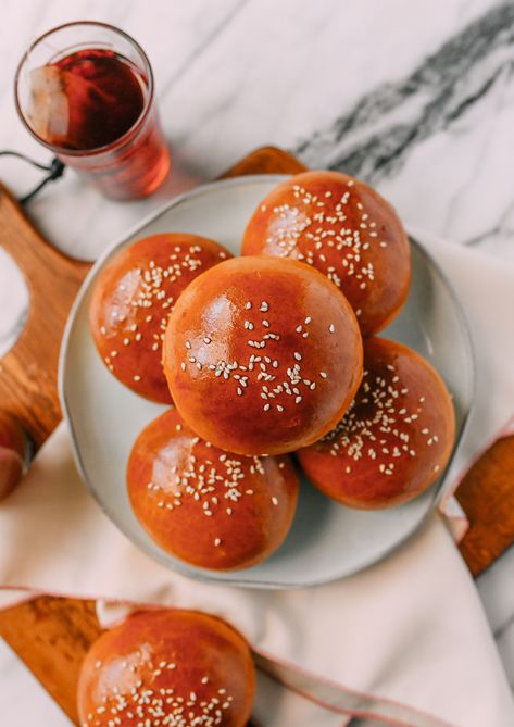 Chinese Bbq Pork Buns Recipe, Baked Char Siu Bao, Char Siu Bao Recipe, Chinese Bbq Pork Buns, Daging Babi Panggang, Cha Siu Bao, Roast Pork Bun, Chinese Buns, Bbq Pork Buns