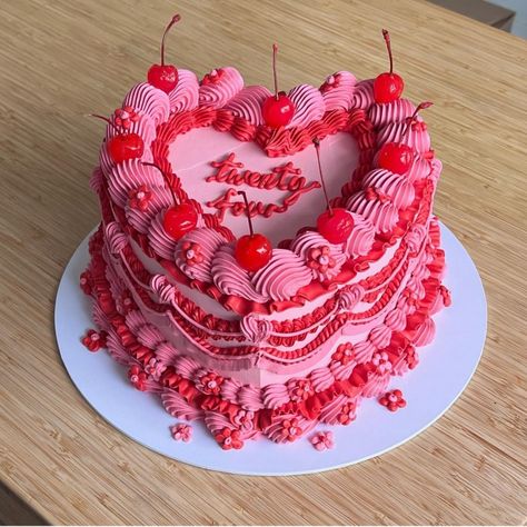 Red Heart Cake, Bolo Vintage, Sprinkles Birthday Cake, 25th Birthday Cakes, Vintage Birthday Cakes, Vintage Cakes, Heart Cakes, Pink Birthday Cakes, Party Food Buffet